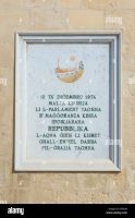 plaque-commemorating-republic-day-13-december-1974-outside-the-presidential-EYGX38.jpg